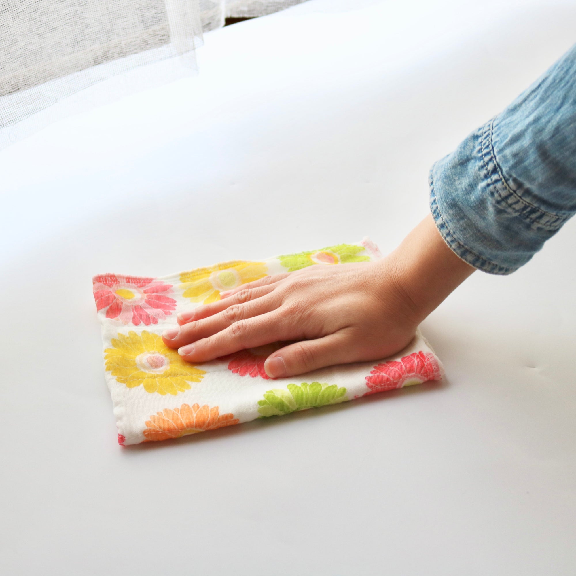 Shirayuki Japanese Fine Mesh Kitchen Cloth - Gerbera Flower